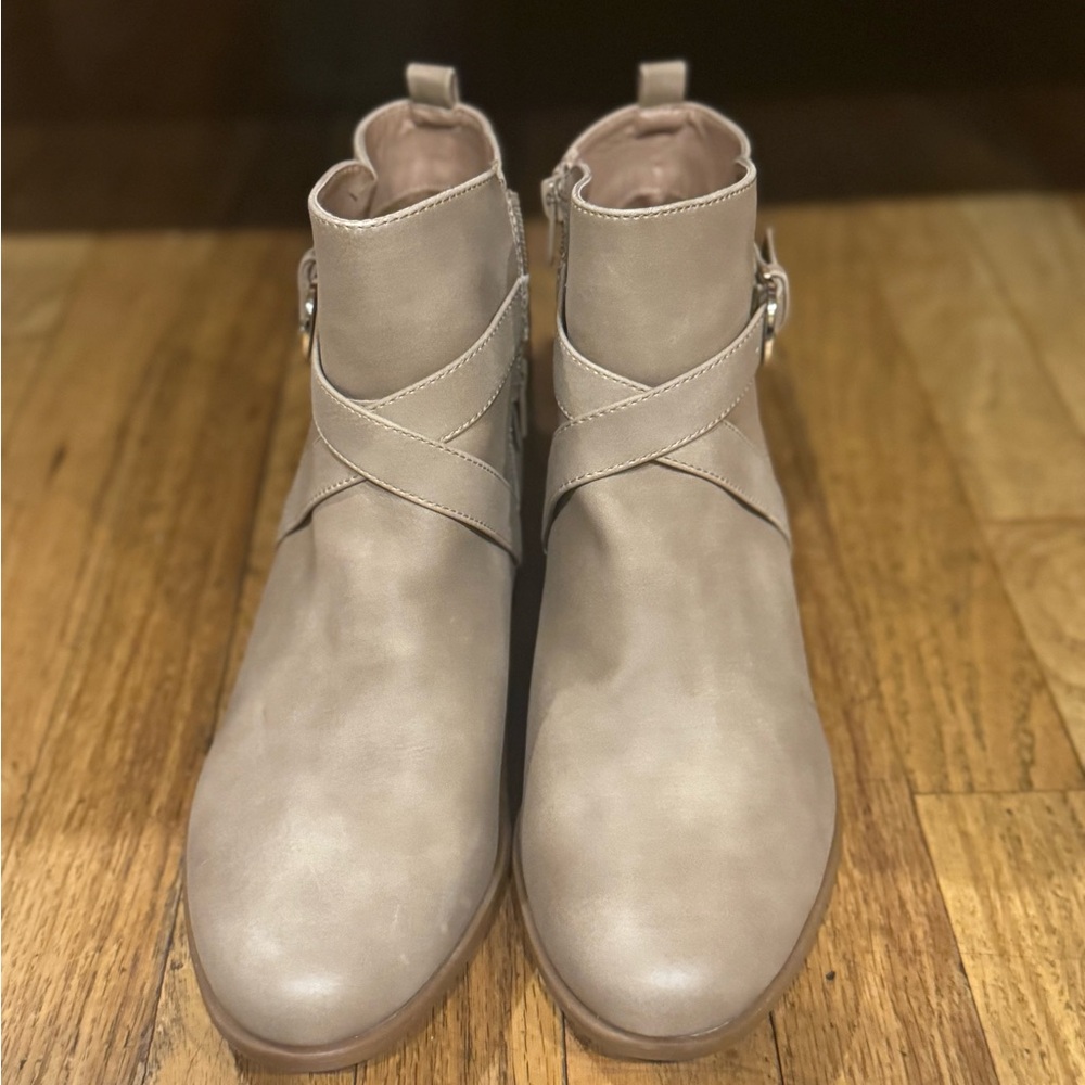 Naturalizer - Size 10 - Elegant Light Brownish Beige Ankle Boots